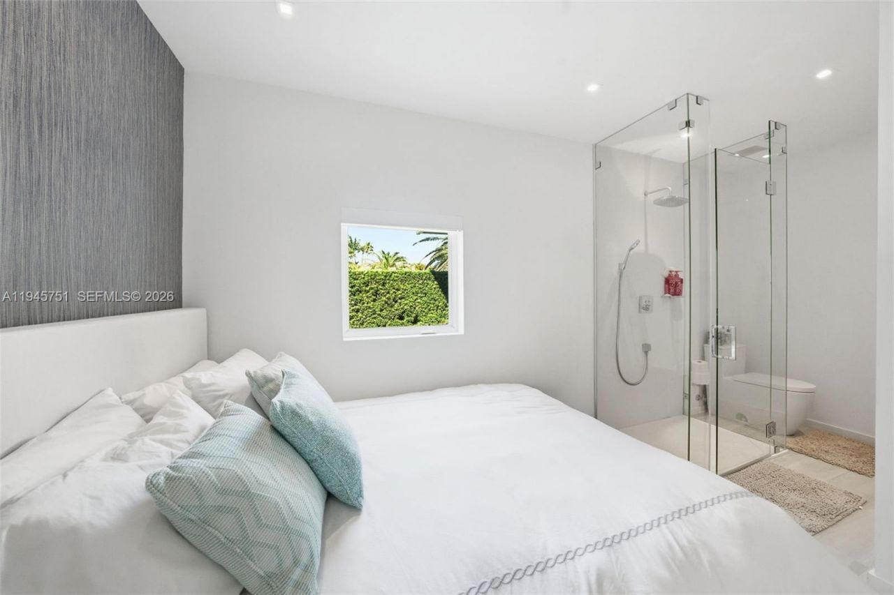 1220 W 21st St, Miami Beach, FL 33140 Photo