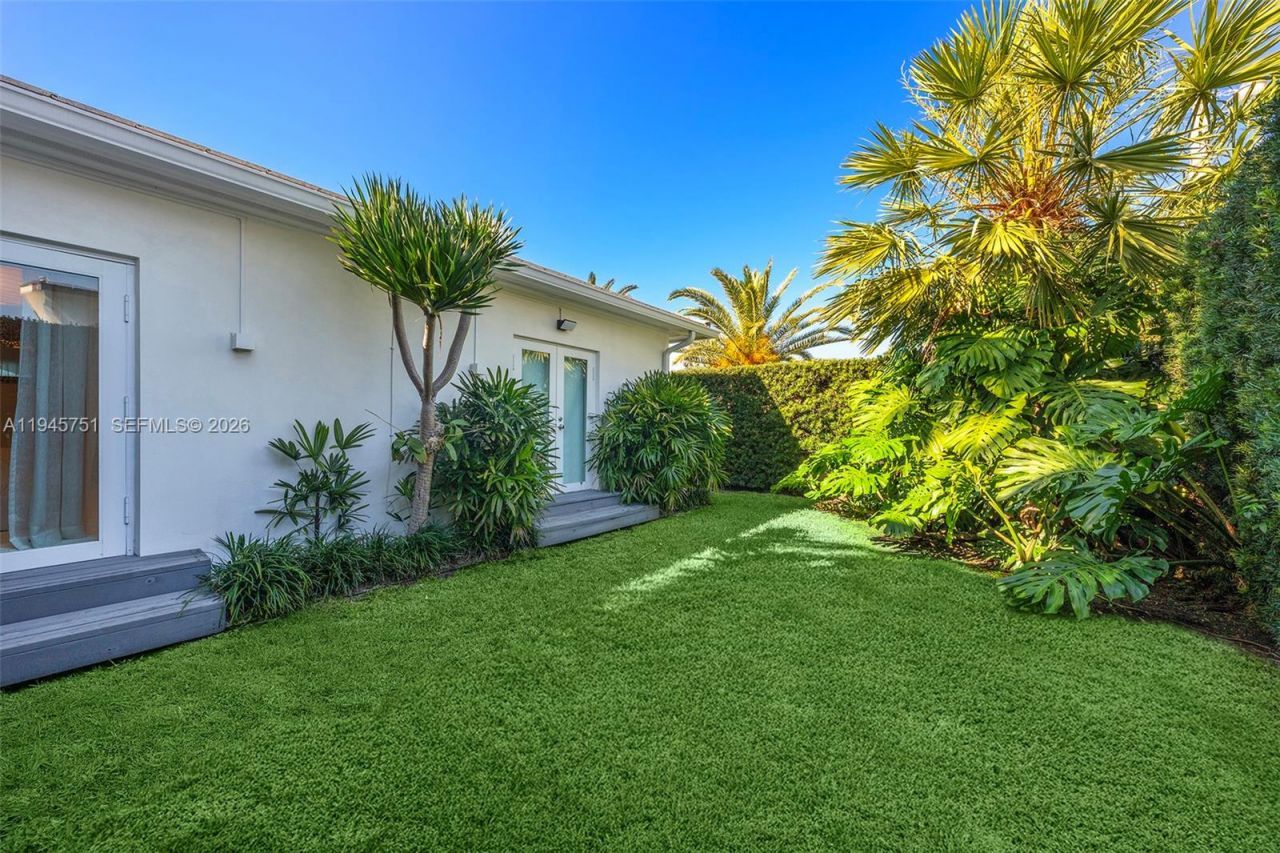 1220 W 21st St, Miami Beach, FL 33140 Photo