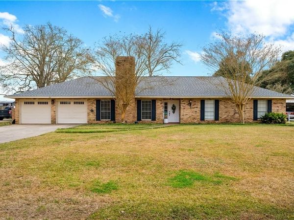 467 DEBELLEVUE Drive, Marksville, LA 71351