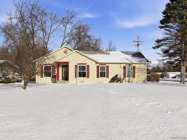 4008 Keewahdin Road, Fort Gratiot Twp, MI 48059