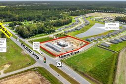 Linares Street photo 4