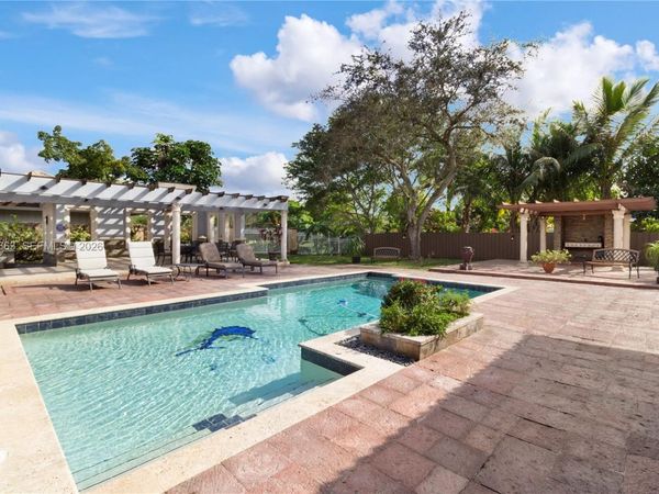 9290 NW 14th Ct, Coral Springs, FL 33071