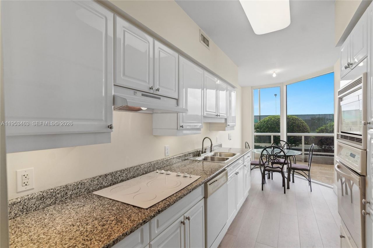 4775 Collins Ave , Unit 507, Miami Beach, FL 33140 Photo