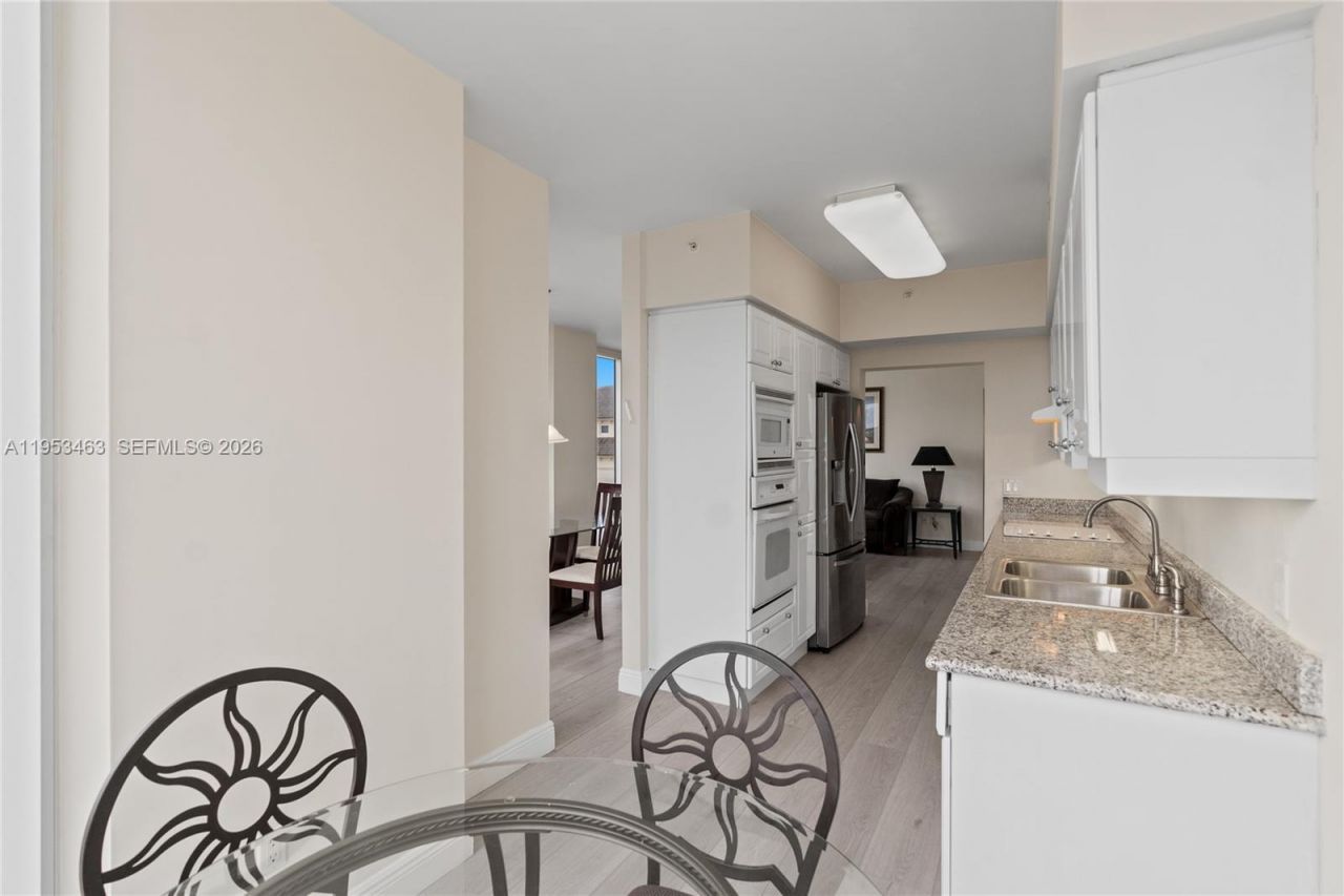 4775 Collins Ave , Unit 507, Miami Beach, FL 33140 Photo