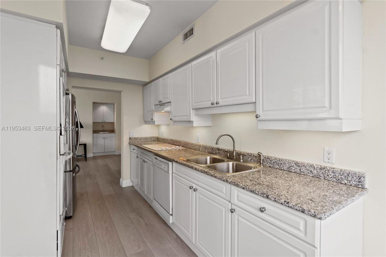 4775 Collins Ave , Unit 507, Miami Beach, FL 33140 Photo