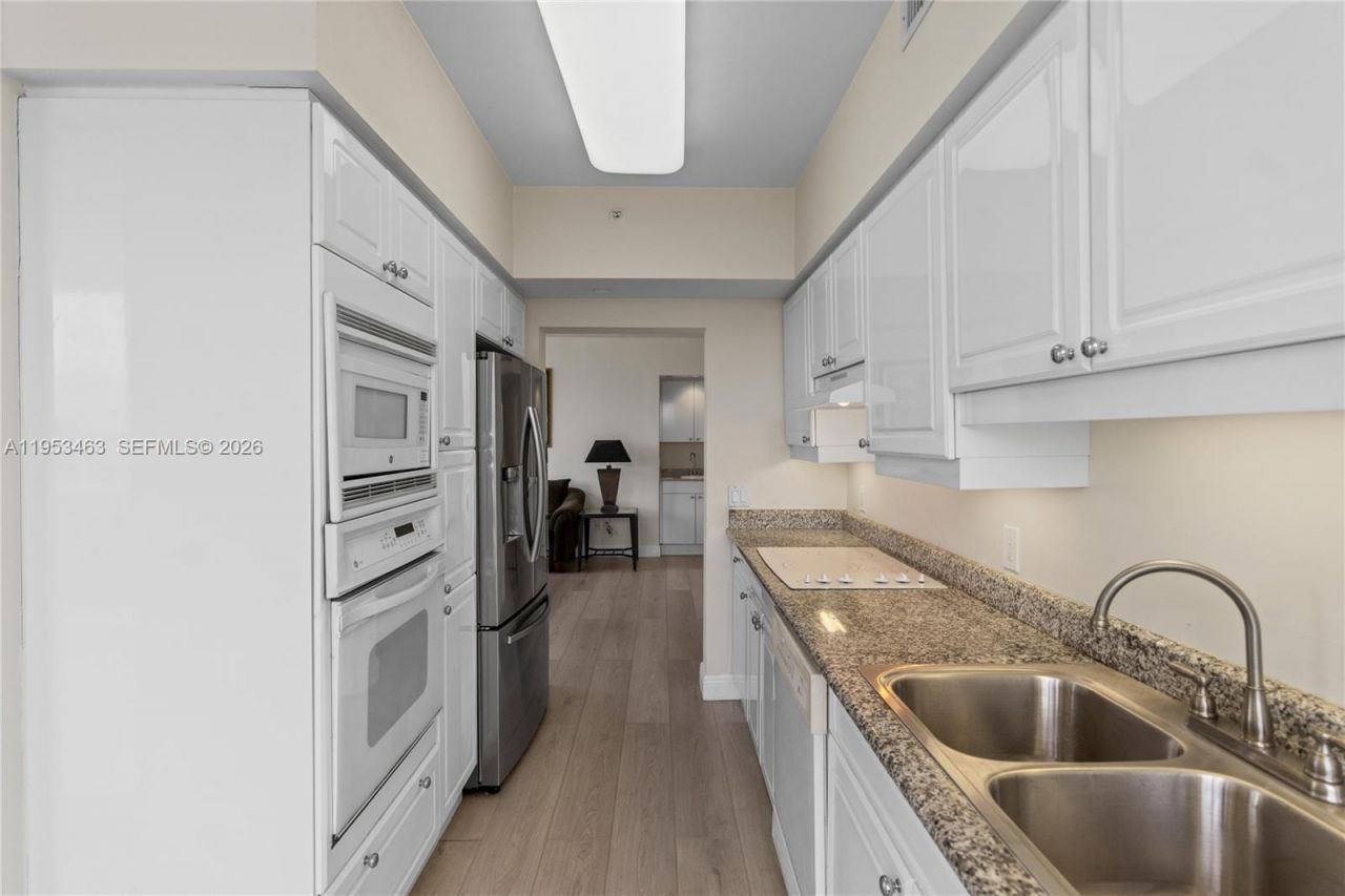 4775 Collins Ave , Unit 507, Miami Beach, FL 33140 Photo