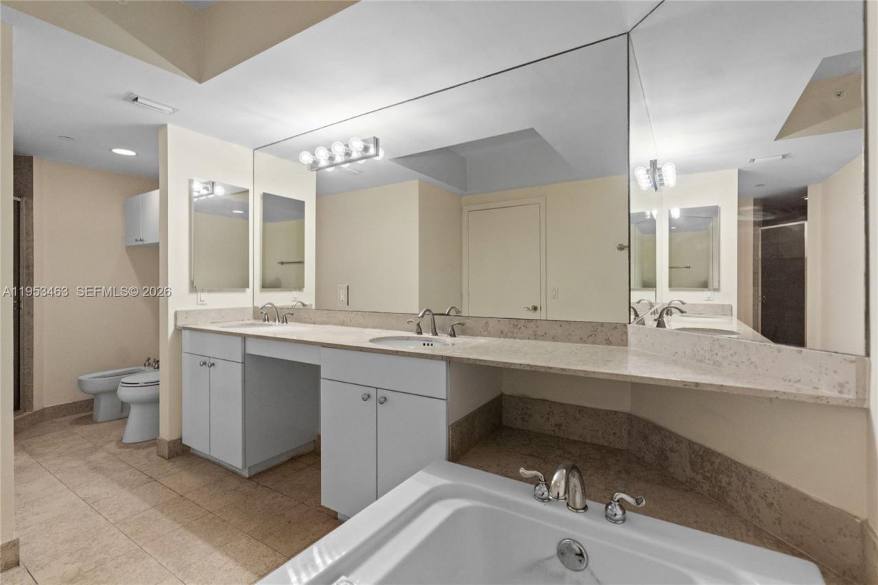 4775 Collins Ave , Unit 507, Miami Beach, FL 33140 Photo