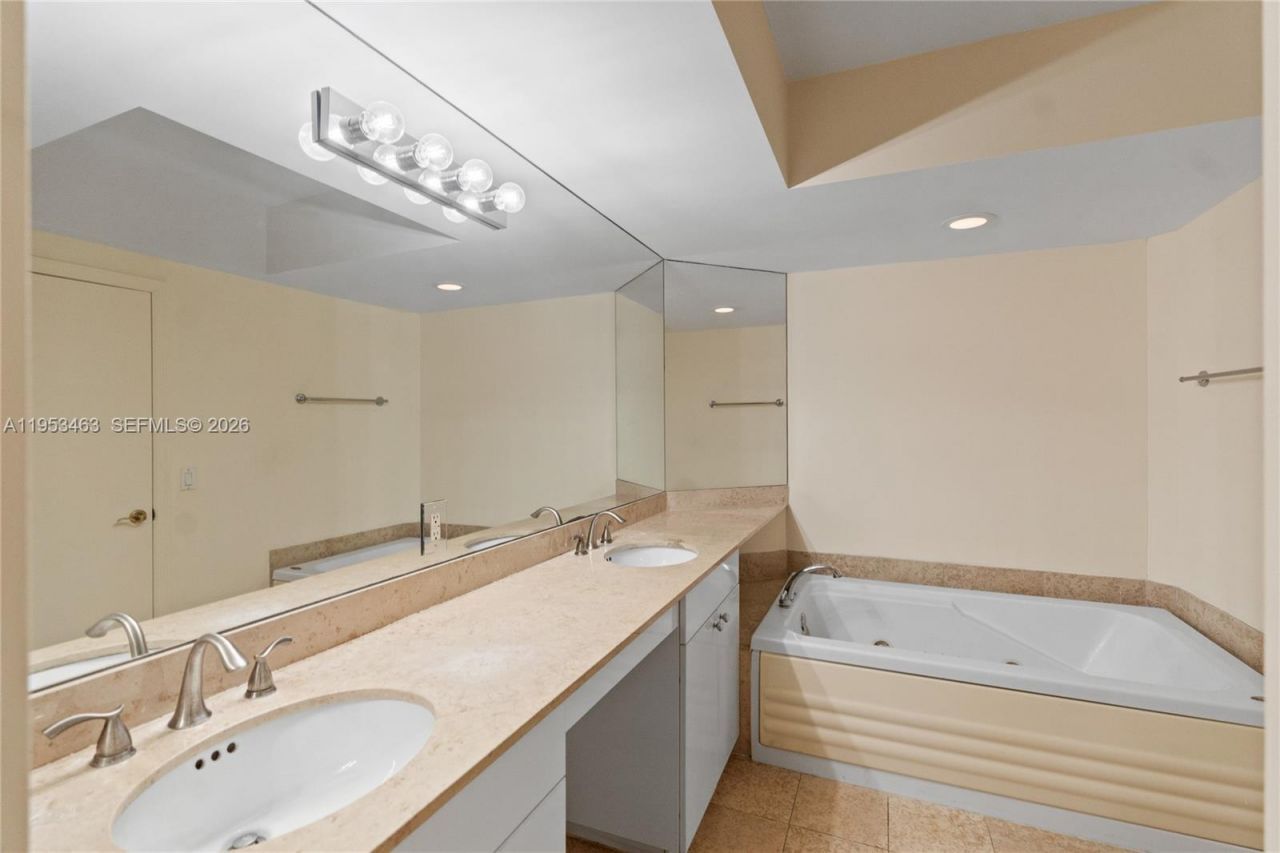 4775 Collins Ave , Unit 507, Miami Beach, FL 33140 Photo