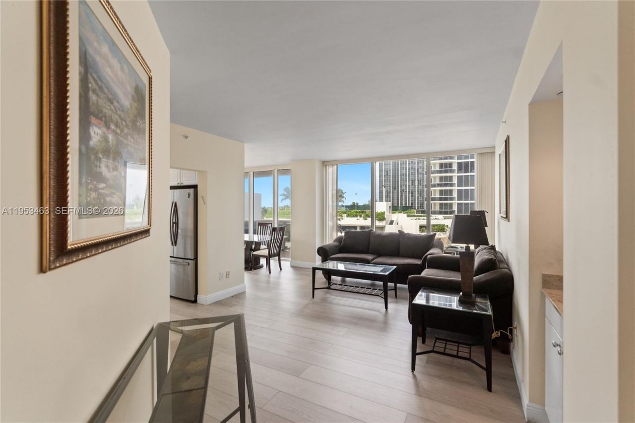 4775 Collins Ave , Unit 507, Miami Beach, FL 33140 Photo