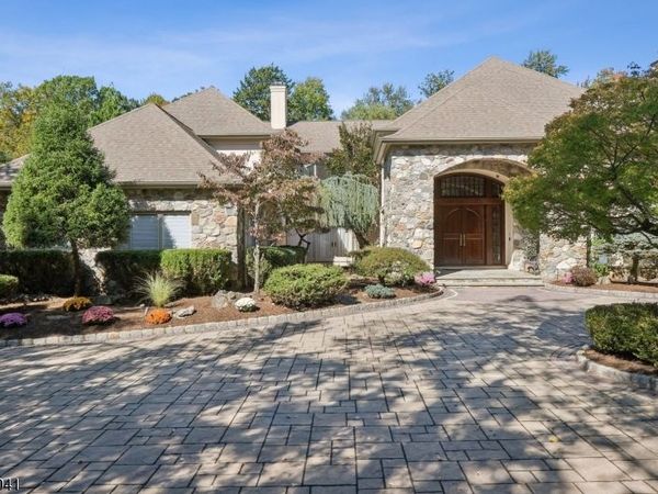 4 Grasmere Ct, Livingston, NJ 07039