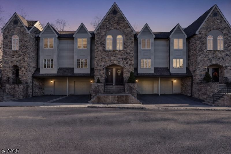 57 Daria Lane, Berkeley Heights, NJ 07922 Main Photo