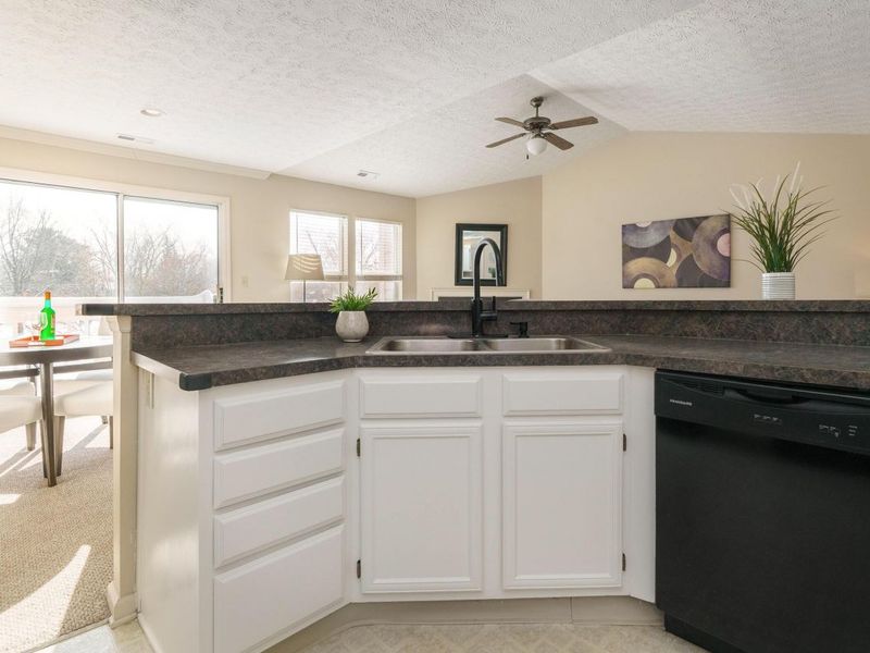 3426 Fishinger Mill Drive, Unit A8, Hilliard, OH 43026 Photo 12