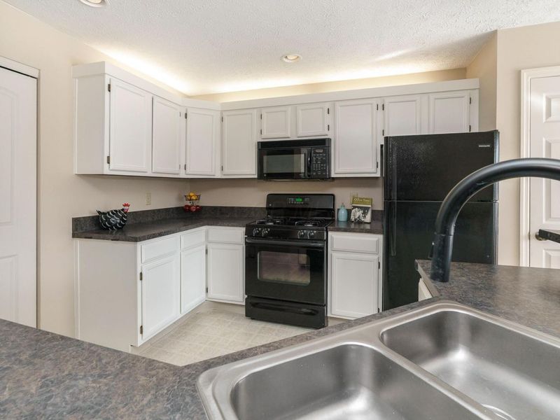 3426 Fishinger Mill Drive, Unit A8, Hilliard, OH 43026 Photo 13