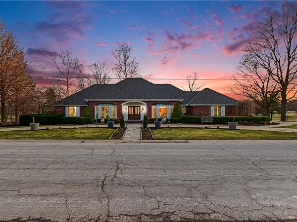 204 NW Golfview Drive, Blue Springs, MO 64014