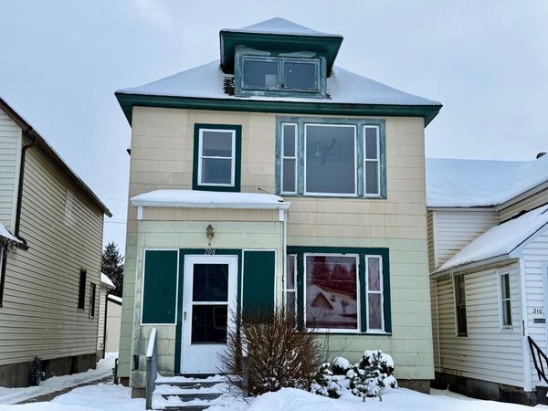 208 5th Street S, Virginia, MN 55792