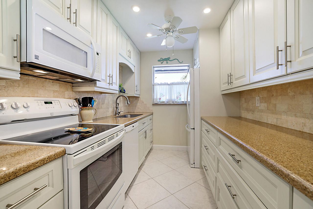 340 Main Boulevard, Unit D, Boynton Beach, FL 33435 Photo