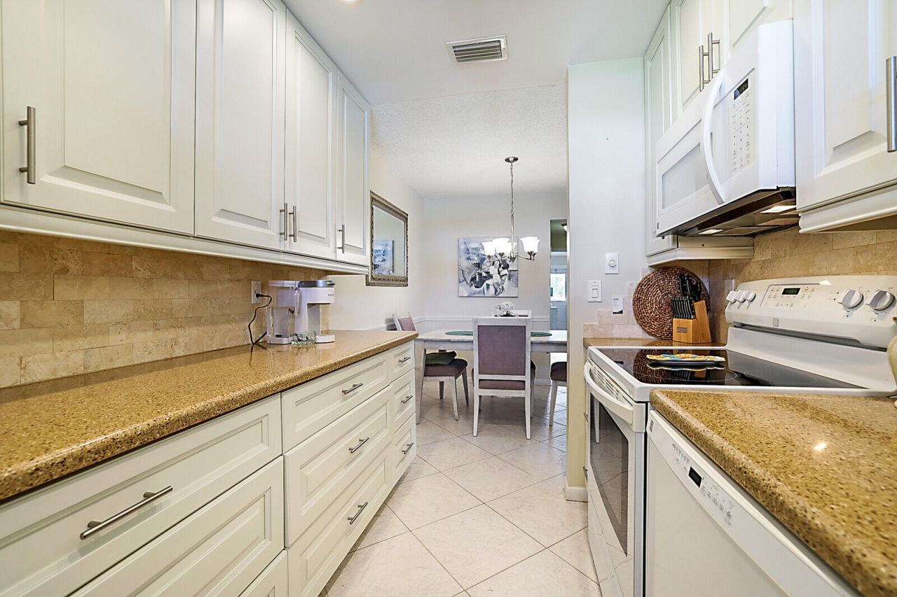 340 Main Boulevard, Unit D, Boynton Beach, FL 33435 Photo