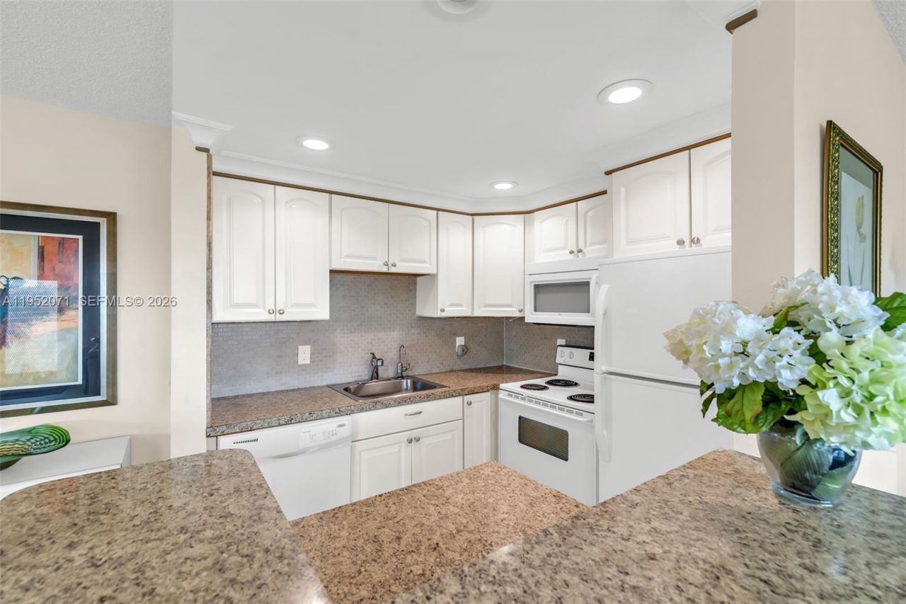 391 Grantham F, Unit 391, Deerfield Beach, FL 33442 Main Photo