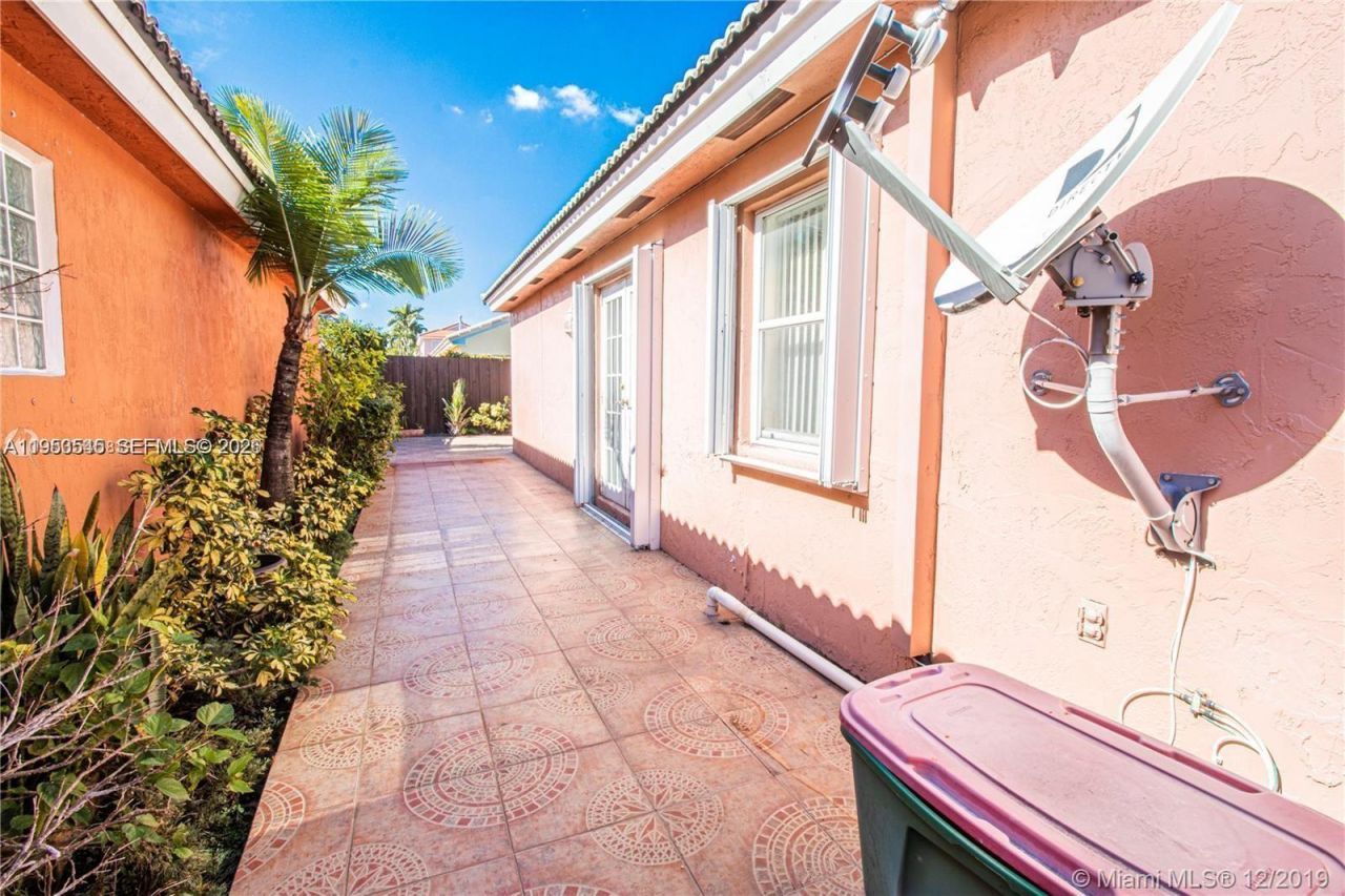 8224 SW 157th Ct, Miami, FL 33193 Photo