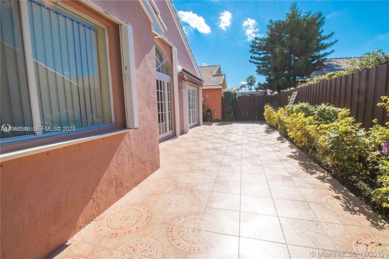 8224 SW 157th Ct, Miami, FL 33193 Photo