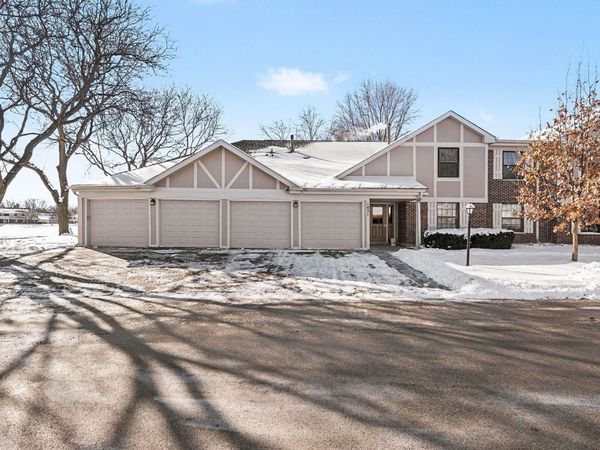 1051 Driftwood Court, Unit A2, Wheeling, IL 60090
