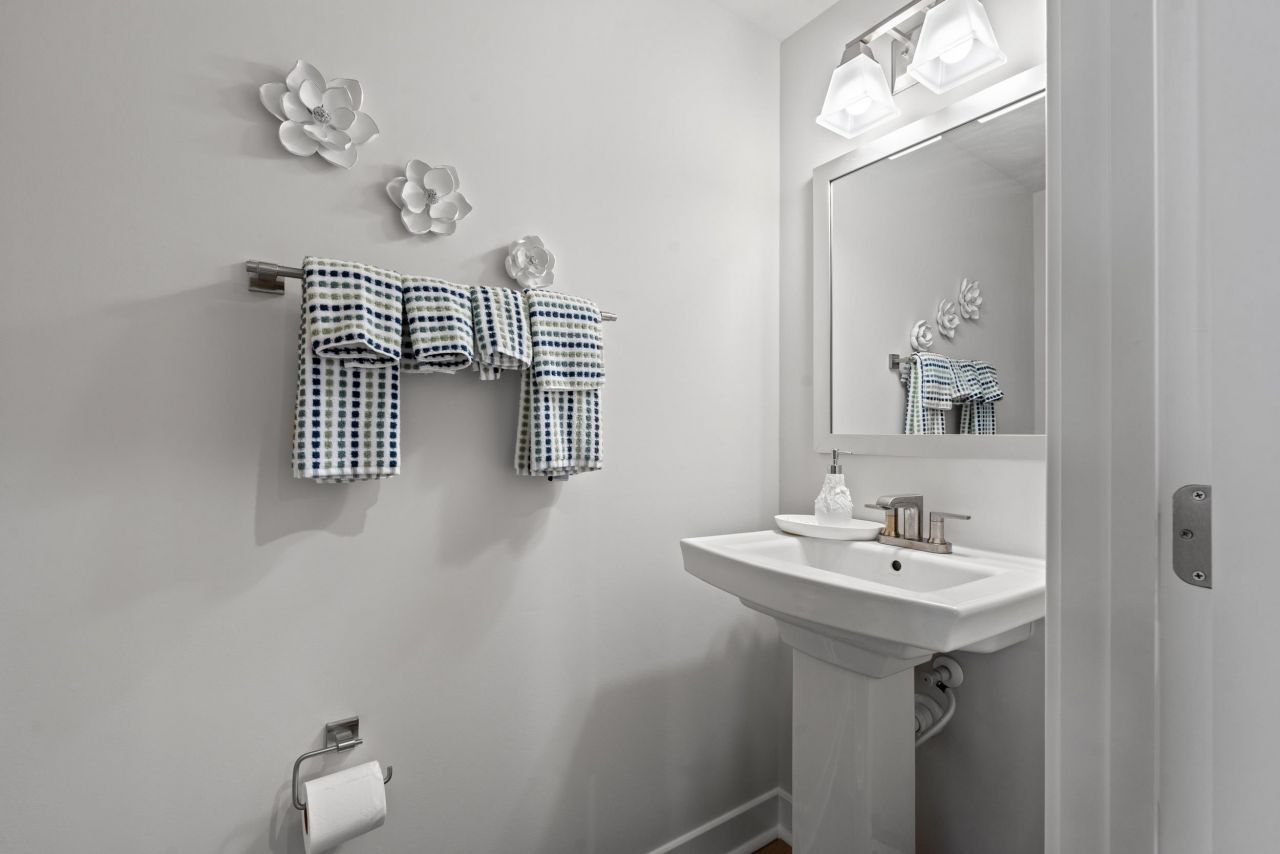 2343 Elowen Ln. Photo 7