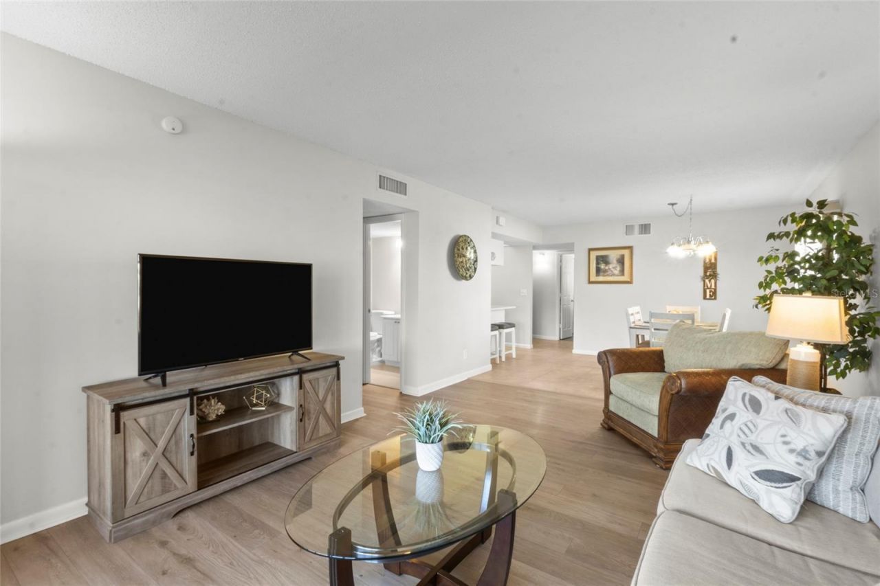 7193 W Country Club Drive N, Unit 140, Sarasota, FL 34243 Photo