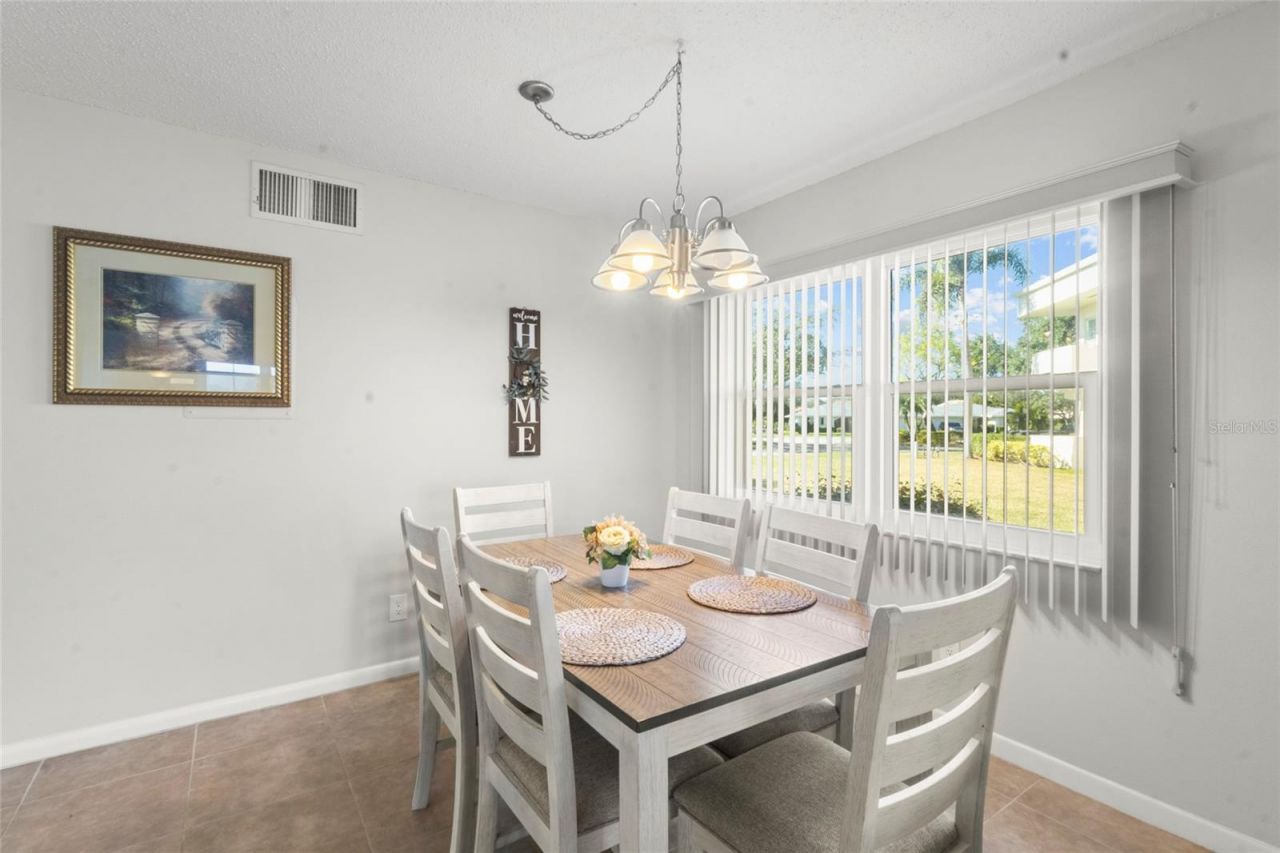 7193 W Country Club Drive N, Unit 140, Sarasota, FL 34243 Photo