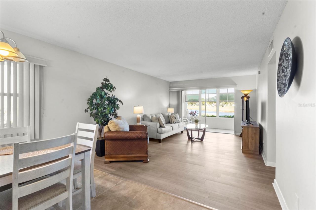 7193 W Country Club Drive N, Unit 140, Sarasota, FL 34243 Photo