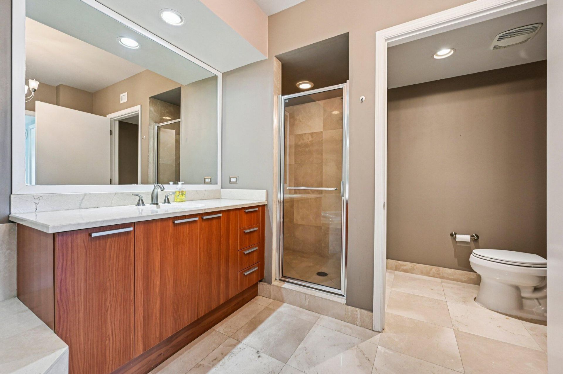 2650 Lake Shore Drive, Unit 1006, Riviera Beach, FL 33404 Photo