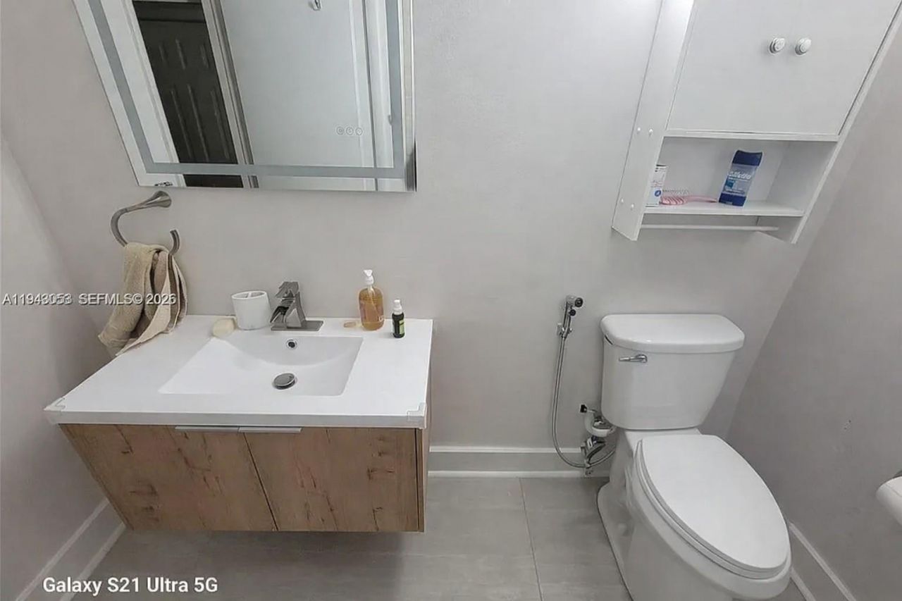 200 Lakeview Dr, Unit 212, Weston, FL 33326 Photo