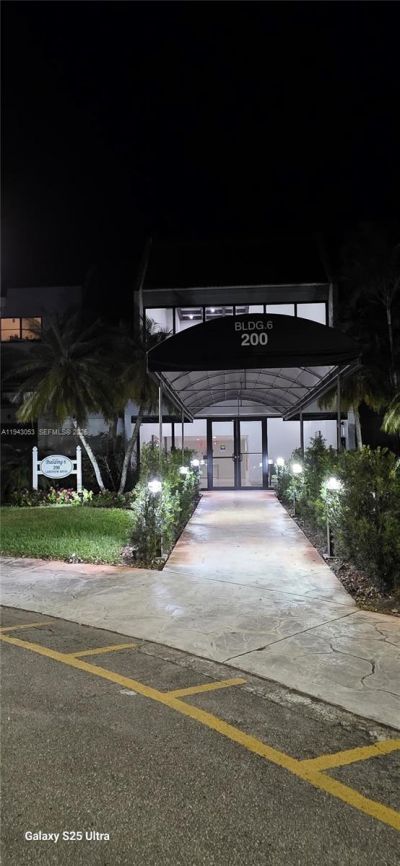 200 Lakeview Dr, Unit 212, Weston, FL 33326 Photo
