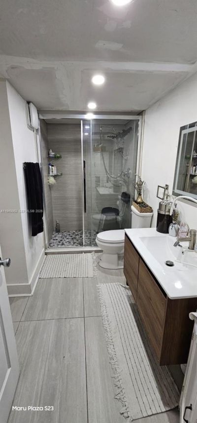 200 Lakeview Dr, Unit 212, Weston, FL 33326 Photo