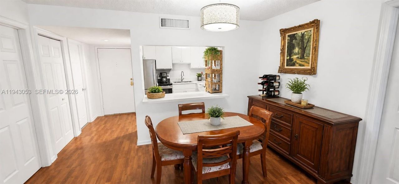 200 Lakeview Dr, Unit 212, Weston, FL 33326 Photo
