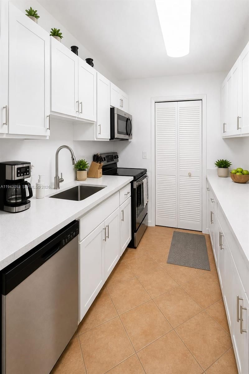 200 Lakeview Dr, Unit 212, Weston, FL 33326 Photo