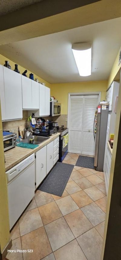 200 Lakeview Dr, Unit 212, Weston, FL 33326 Photo