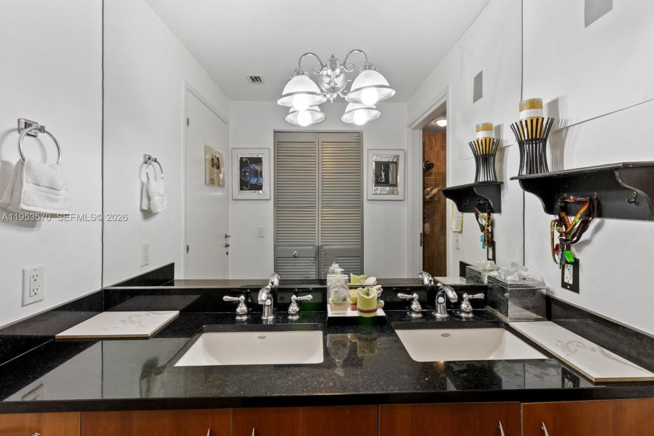 300 S Biscayne Blvd, Unit T-2514, Miami, FL 33131 Photo