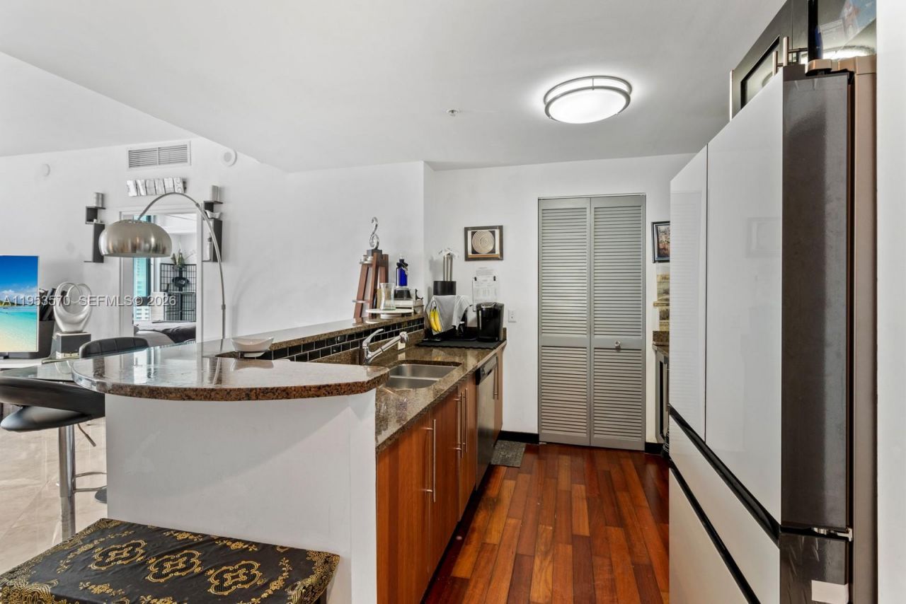 300 S Biscayne Blvd, Unit T-2514, Miami, FL 33131 Photo