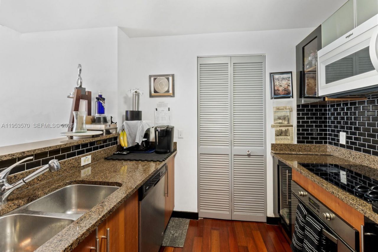 300 S Biscayne Blvd, Unit T-2514, Miami, FL 33131 Photo