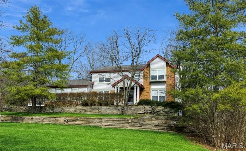 5839 Brookstone Terrace Drive, Oakville, MO 63129 Main Photo