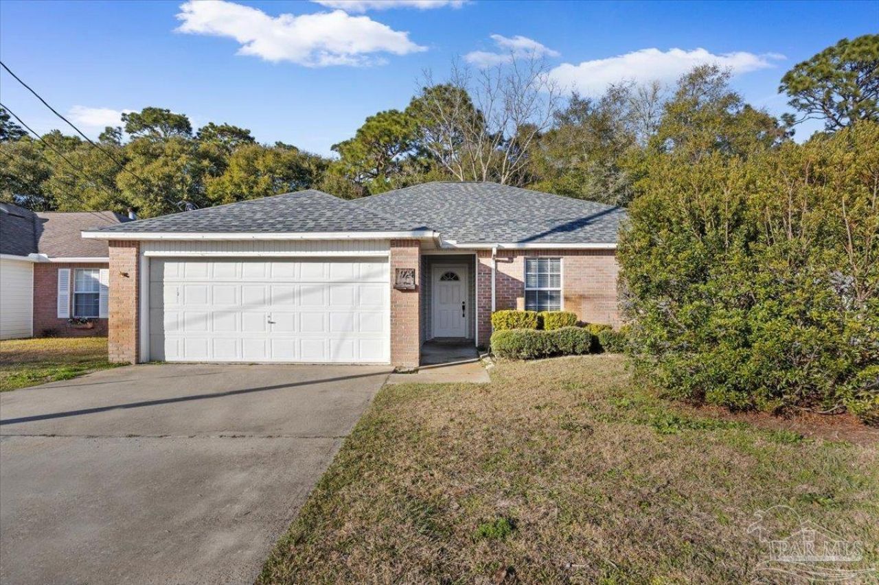 924 Emily Cir, Fort Walton Beach, FL 32547 Main Photo