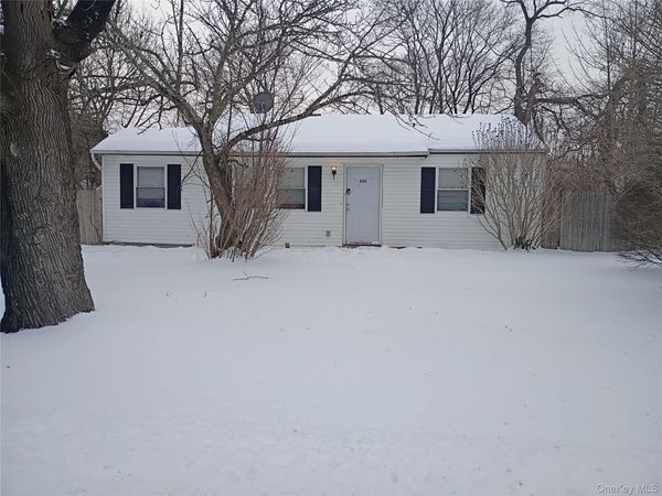 622 Post Avenue , Bellport, NY 11713