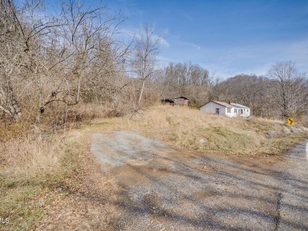 2595 Sinking Creek Highway, Dungannon, VA 24245