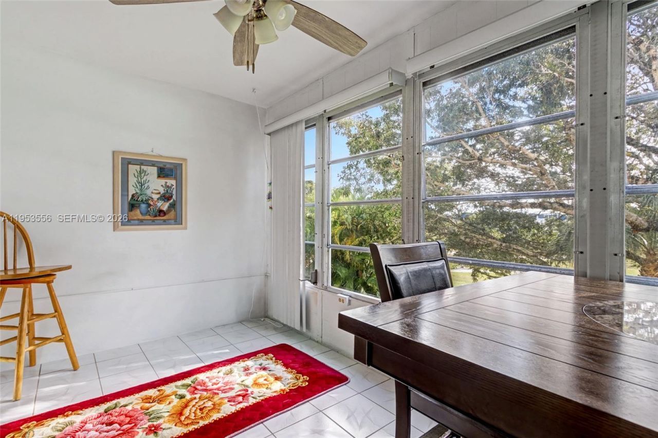 1040 Country Club Dr , Unit 306, Margate, FL 33063 Photo