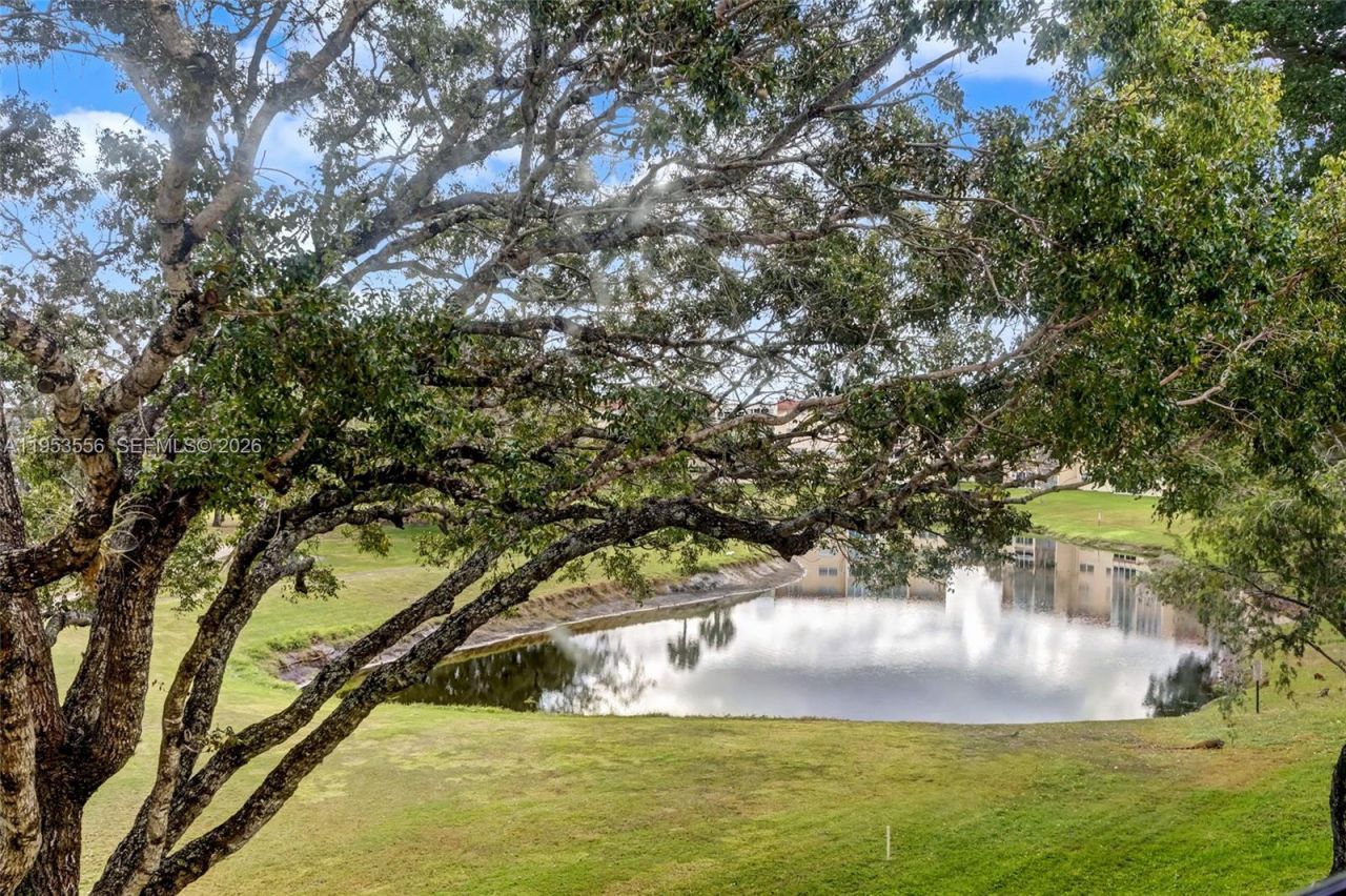 1040 Country Club Dr , Unit 306, Margate, FL 33063 Photo