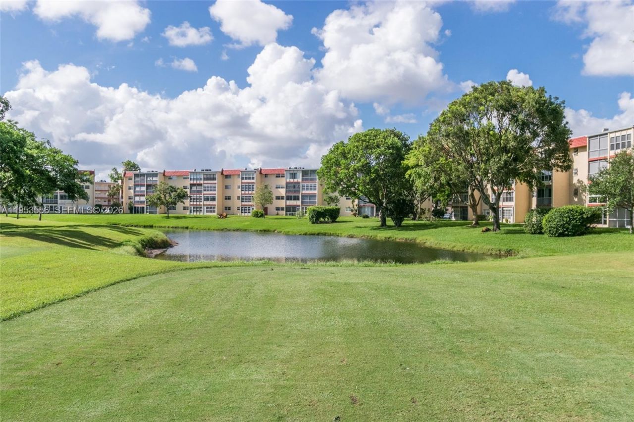 1040 Country Club Dr , Unit 306, Margate, FL 33063 Photo