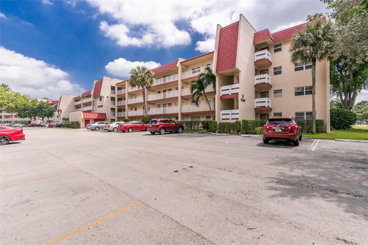 1040 Country Club Dr , Unit 306, Margate, FL 33063 Photo