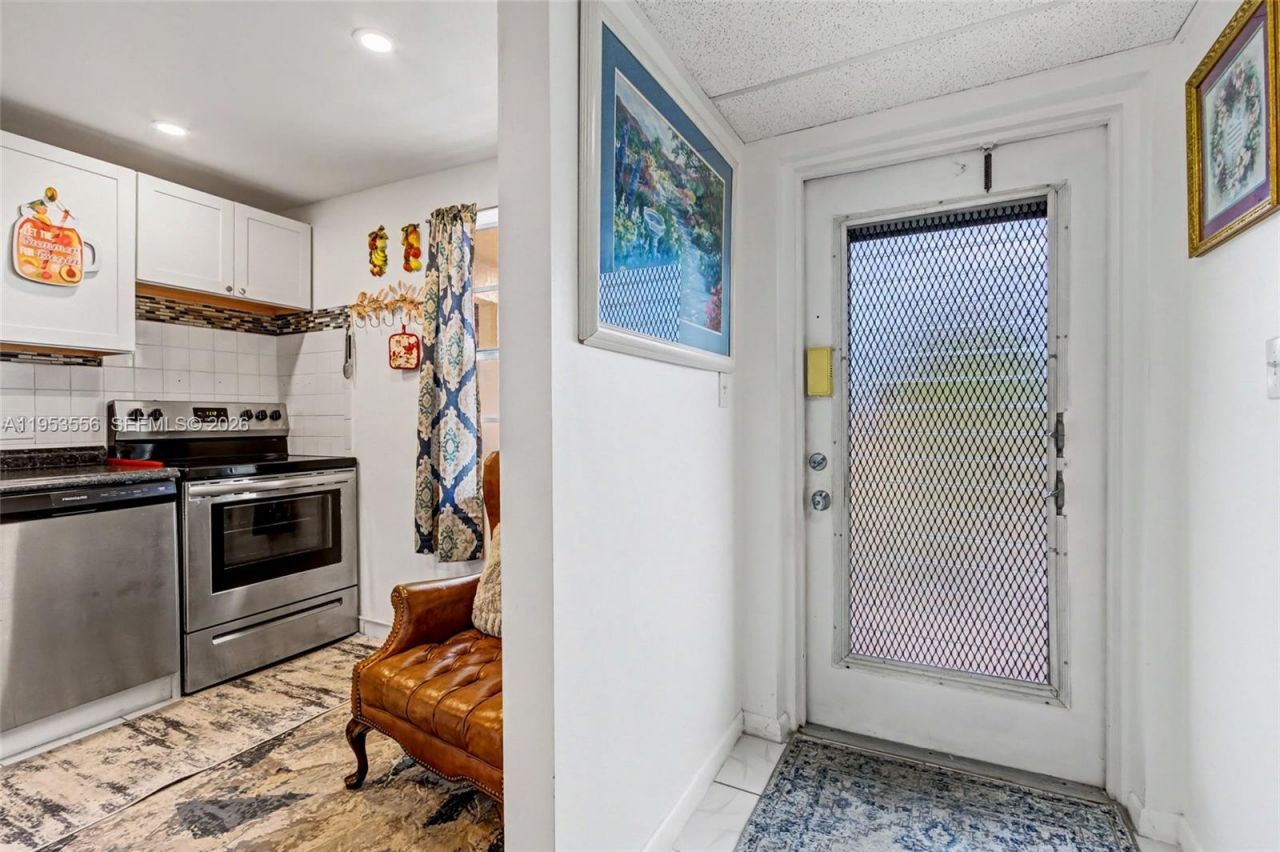 1040 Country Club Dr , Unit 306, Margate, FL 33063 Photo