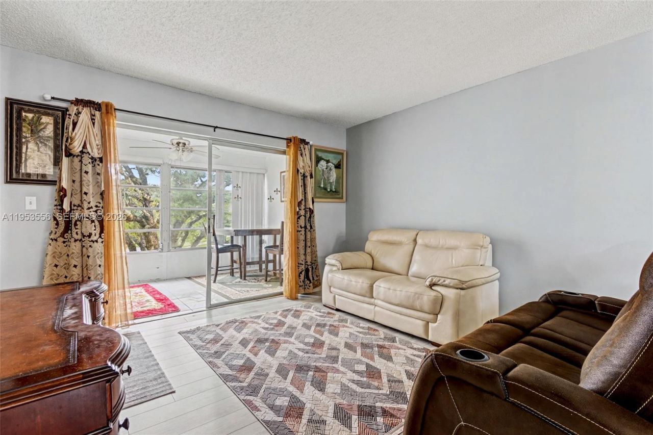 1040 Country Club Dr , Unit 306, Margate, FL 33063 Photo