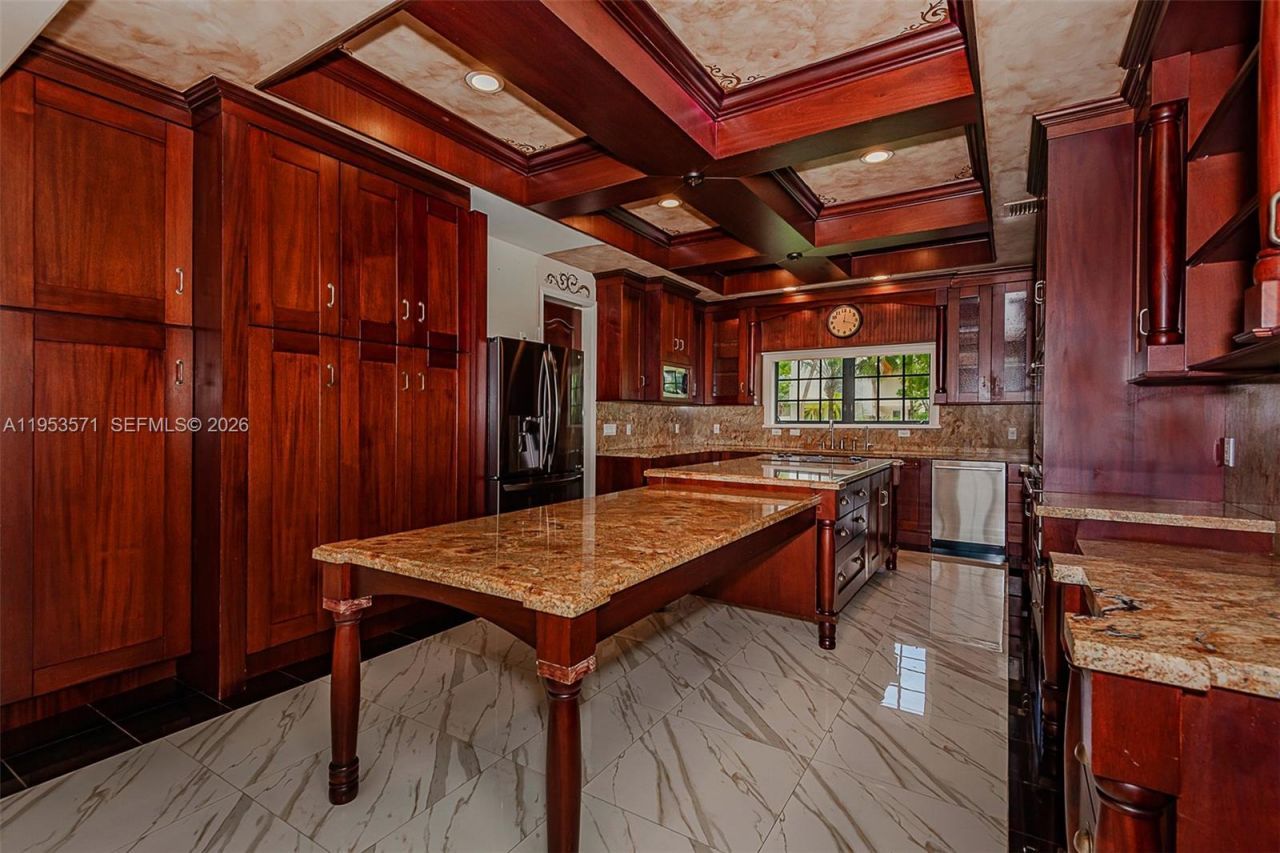 674 Ocean Blvd, Golden Beach, FL 33160 Photo